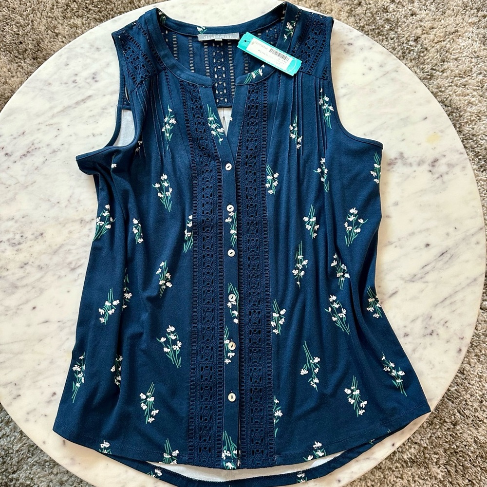 Daniel Rainn Crochet Trim - Knit Top 💙